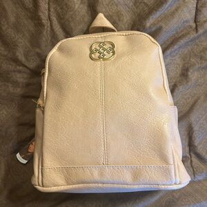 Daisy Fuentes back pack